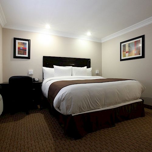 Raincross Hotel Riverside Downtown