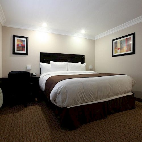 Raincross Hotel Riverside Downtown