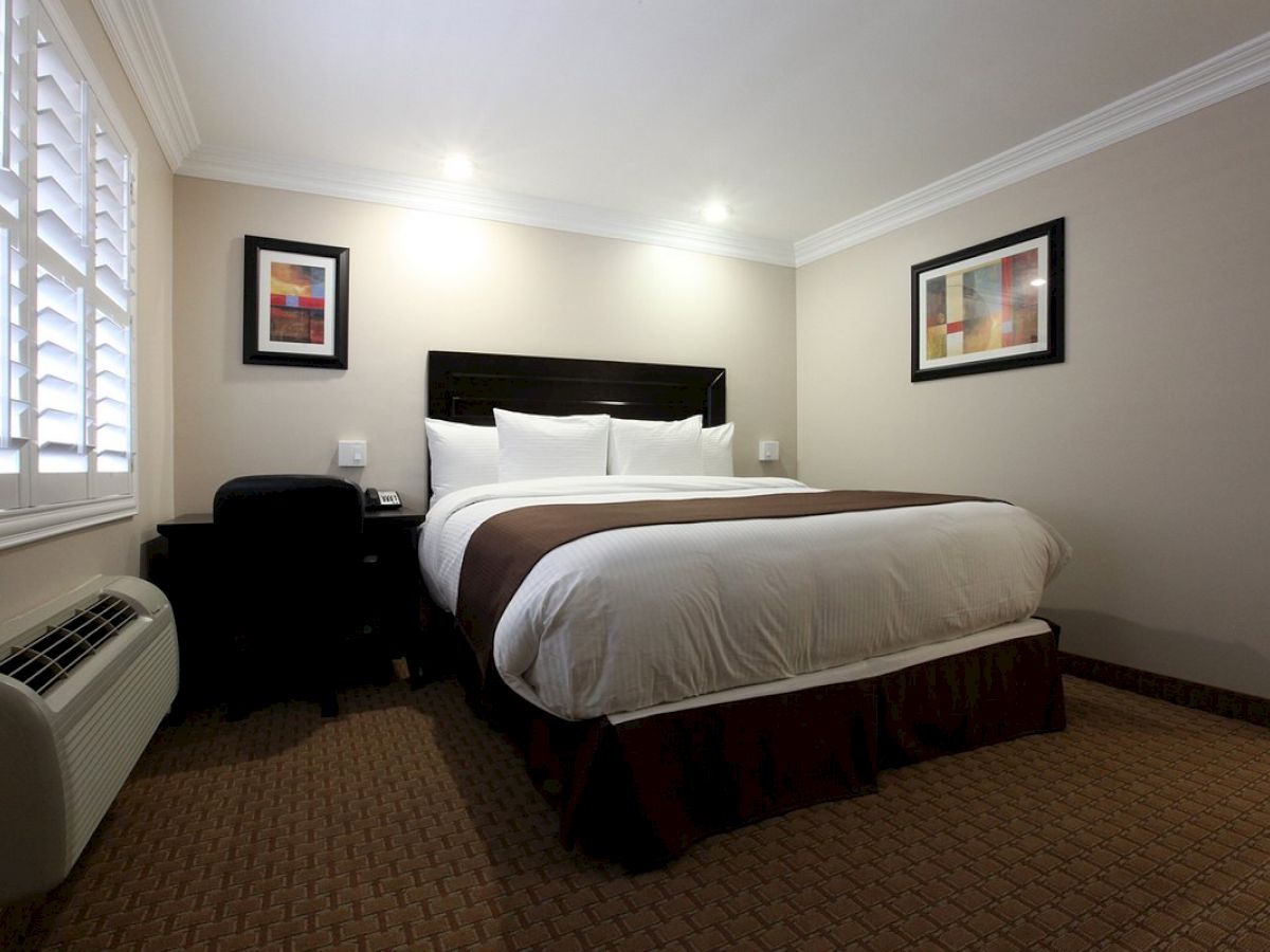 Raincross Hotel Riverside Downtown