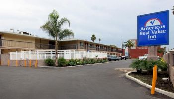 Raincross Hotel Riverside Downtown